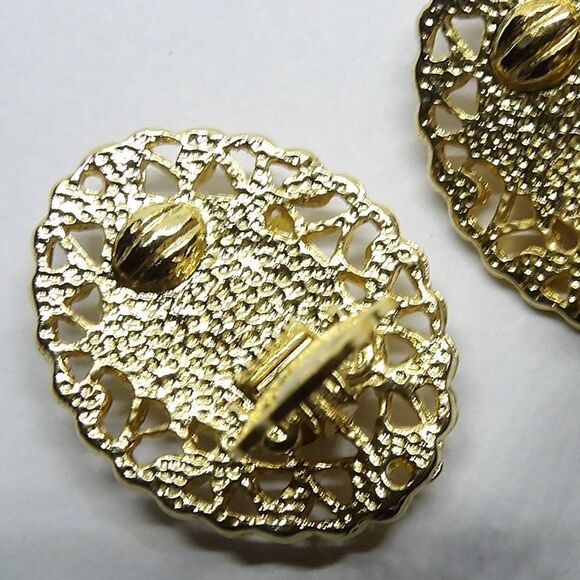 Vintage Signed Sarah Coventry Gold Filagree & Faux Onyx Clip-On Earrings - Picture 5 of 6